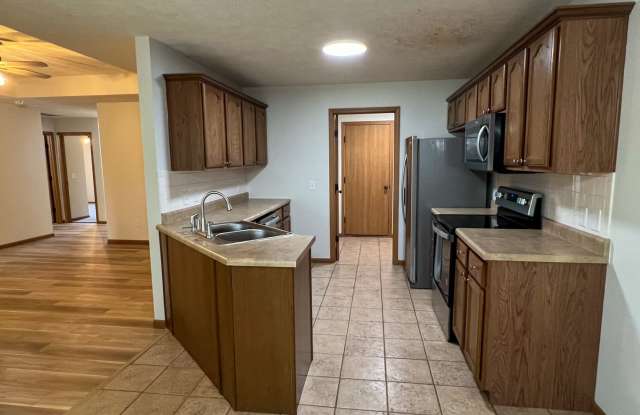 3 Bedroom 2 Bathroom 2 CAR GARAGE Gallery 4