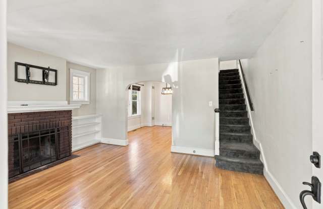 Beautiful 3 BR Home in Grandview Heights! Gallery 4