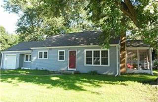 3 Bedroom House - 718 North Shore Drive, Clear Lake, IA 50428