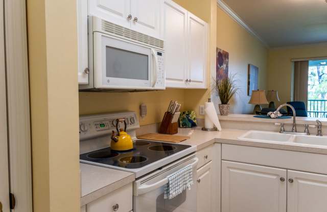 *** CHARMING 2/BEDS 2/BATHS***FOREST GLEN**8 GOLF & CC***RESORT STYLE LIVING*** Gallery 4