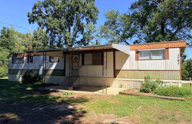 3703 Hwy 25 South* Gallery 1