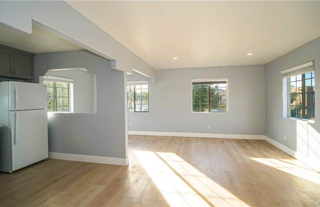 9110 Avalon Boulevard 1/2 Gallery 3