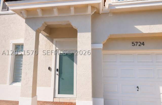 5724 NW 112th Pl photos photos