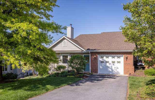 Spacious Duplex in Lake Terrace - 2161 Lake Terrace Drive, Harrisonburg, VA 22802