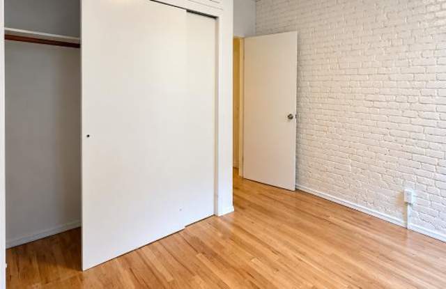 52 Macdougal Street Gallery 4