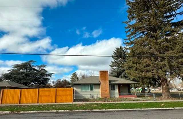 Super Cute 2 bedroom house photos photos