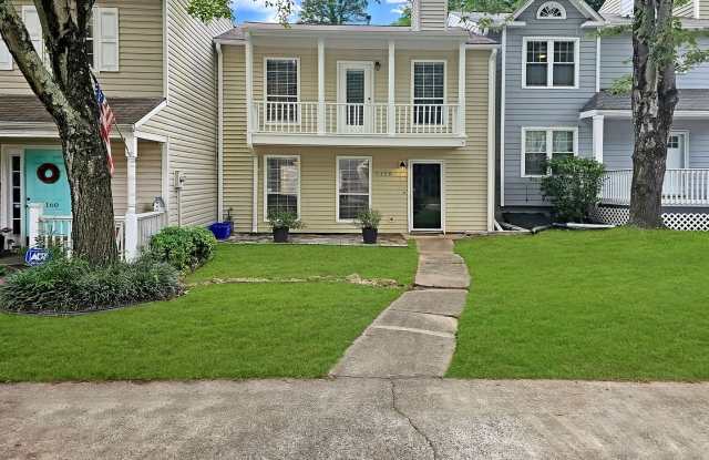 Beautifully Updated 2/2.5 Townhome Near Truist Park Gallery 4