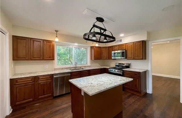 6701 BELLAIRE Drive Gallery 4