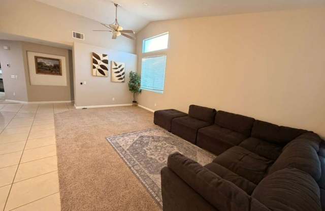 Mid-Term Rental - Beautiful 4 Bedroom Pool Home in South Temecula! Gallery 4