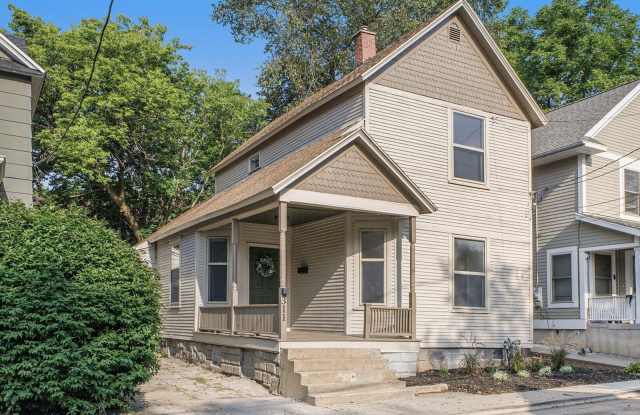 311 Robey Place SE photos photos