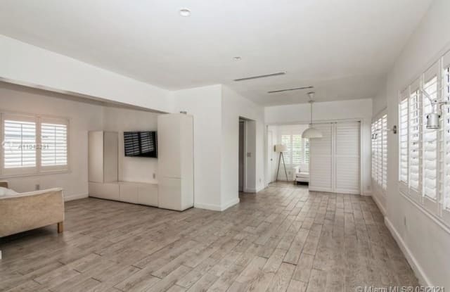 1 Farrey Ln - 1 Farrey Lane, Miami Beach, FL 33139
