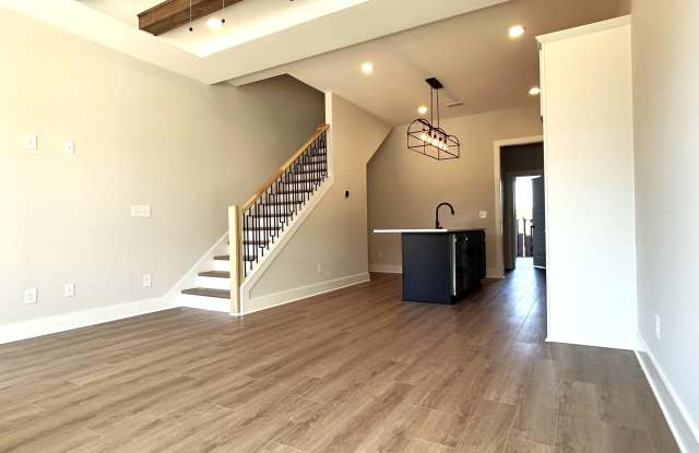 1122 WINDSOR SQUARE Gallery 4