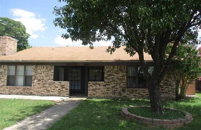 1843 Family Circle - 1843 Family Circle, Grand Prairie, TX 75051