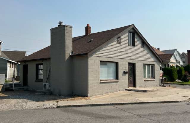 Spacious 3 bed, 1 bath, a/c, d/w and bonus room! photos photos