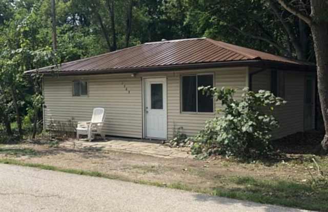 One bedroom home just minutes from Bloomington's east side! - 3303 North Russell Road, Monroe County, IN 47408