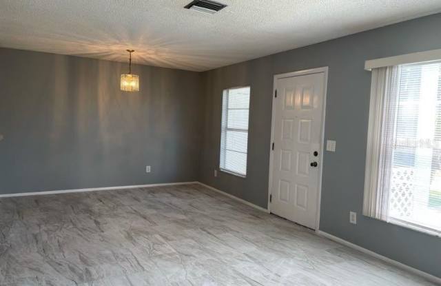 1004 NORTHLAKE Drive Gallery 4