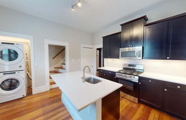 5 BEDROOMS + 2 FULL BATHROOMS + 5 FREE OFF-STREET Parking Spaces SINGLE FAMILY HOUSE SO CLOSE TO CAMPUS! Available Fall 2026! Schedule to see it today! photos photos