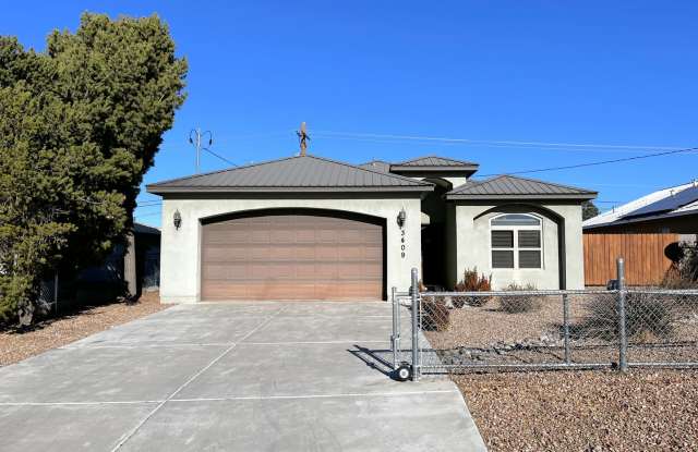 Lovely 3 Bedroom 2 Bathroom Home In NE ABQ! photos photos