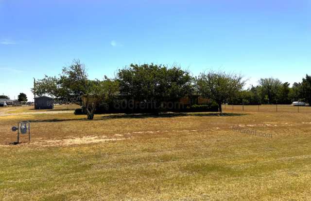Charming 2/1.5/1 on 1.7ac Gallery 3