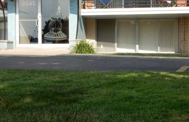 9545 South Kedzie Avenue Gallery 3