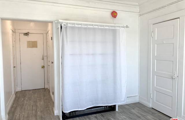 16 THORNTON Avenue Gallery 4