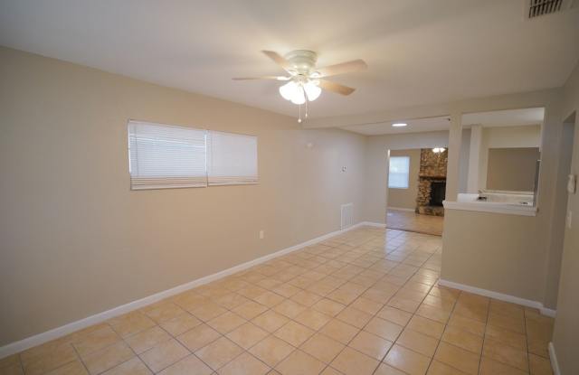 3 Bed / 2 Full Bath Home off Orange Ave Gallery 3