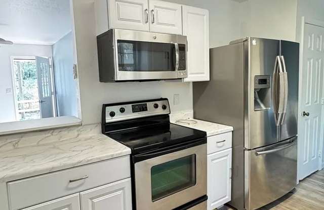 Charming 3BR House in Umatilla Gallery 3