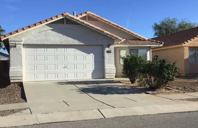 Rita Ranch- 3Bdrm/2ba nice Clean home-new carpet/fresh paint - 7749 South Precious Opal Drive, Tucson, AZ 85747