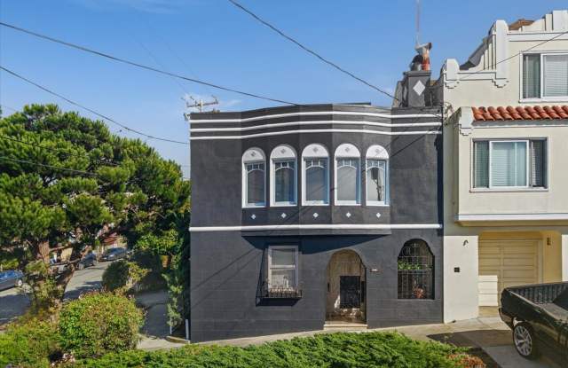 Bayview Heights Gem! Gallery 1