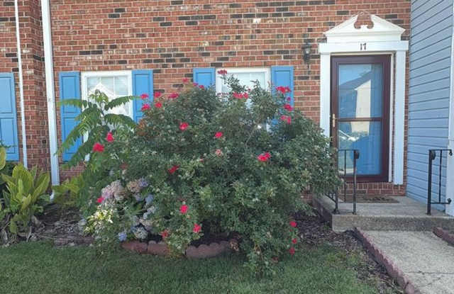 Beautiful 3BR Townhome in Gated Kings Square Community photos photos