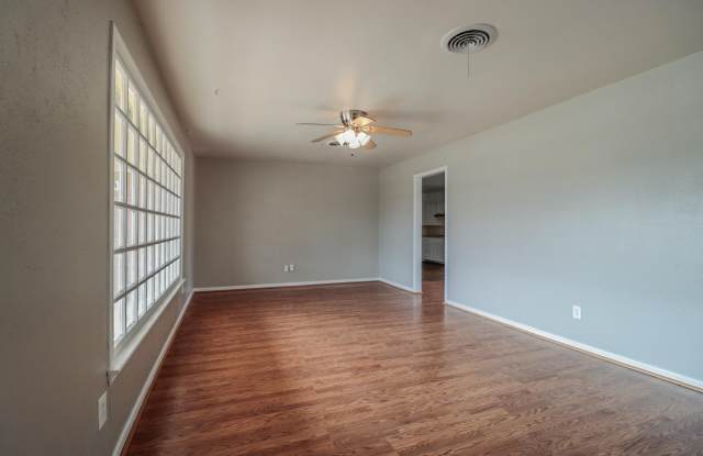 4906 17th Place Gallery 2
