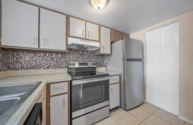 WATERFRONT LIVING IN SANDY COVE! | 1 BEDROOM, 1 BATH CONDO Gallery 4