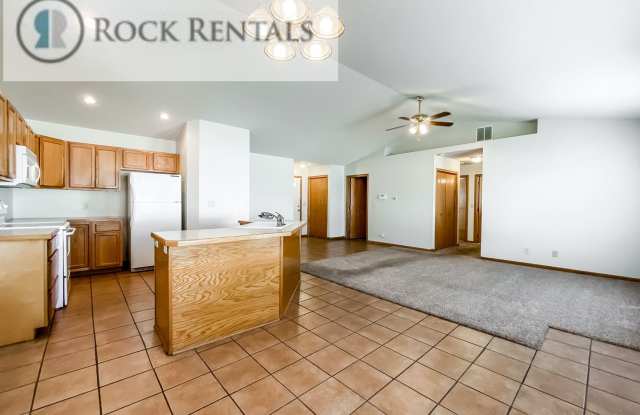 Beautiful 3 Bed 2 Bath Home in Quiet Neighborhood photos photos