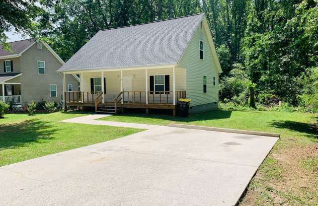 WOW! Newly renovated 3 bedroom close to Downtown Newnan! Must see! Gallery 3