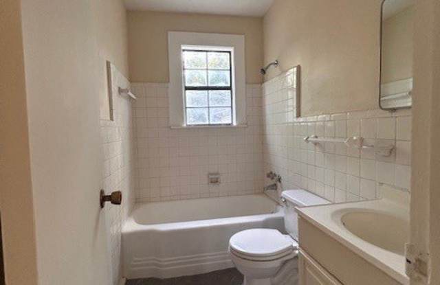 2761 Waggoner Avenue Gallery 3