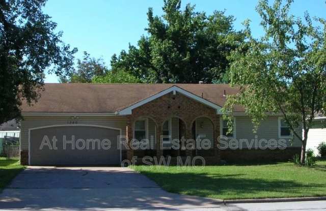 1340 E Sunset St - 1340 East Sunset Street, Springfield, MO 65804