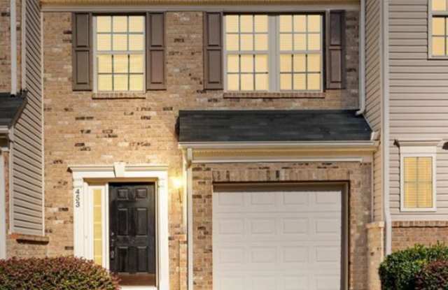 Beautiful 3 BR, 2.5 BA Townhome. Move in Special $400 off first month's rent and waived application fee!! Gallery 4