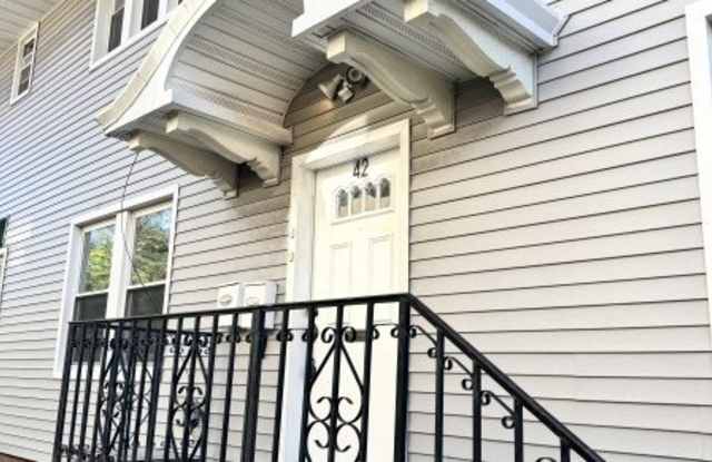42 CLINTON PL UNIT 2 Gallery 2
