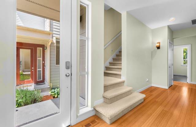 Charming 3BR House in Tumwater Gallery 3