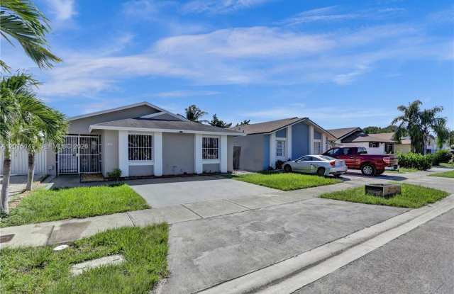 11854 SW 210th St photos photos