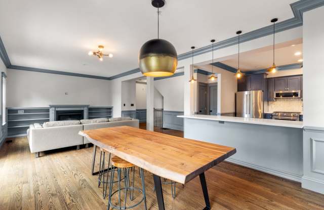 Luxury Quincy Center Townhome Rental Offering Refined Living, Premier Convenience, and Exceptional Space photos photos