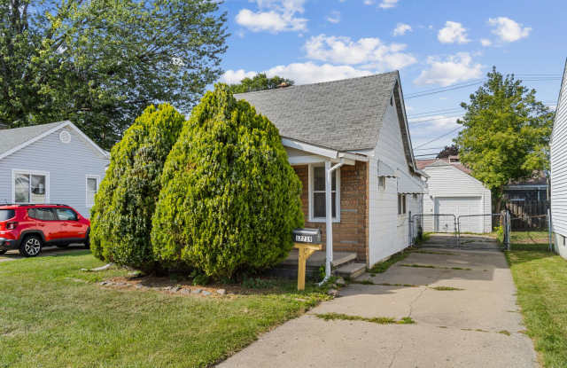Newly Updated 2-Bedroom Bungalow for Lease in Roseville! photos photos