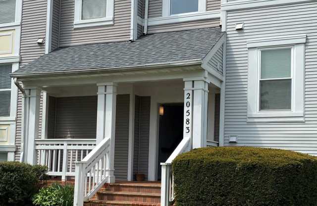 20583 SNOWSHOE SQUARE - 20583 Snowshoe Square, Ashburn, VA 20147