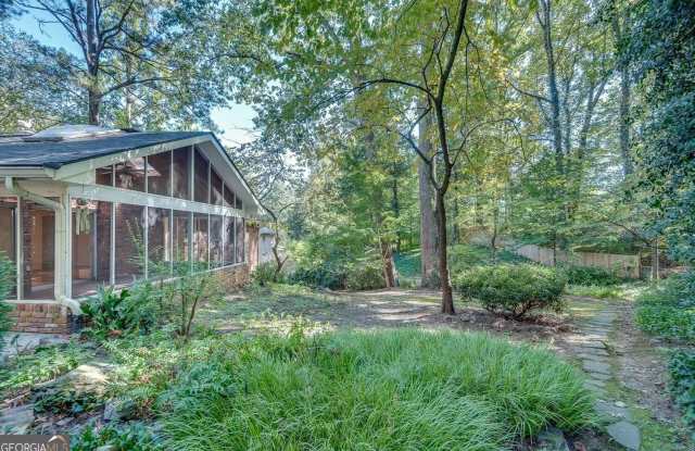 4690 Huntley Drive Gallery 3