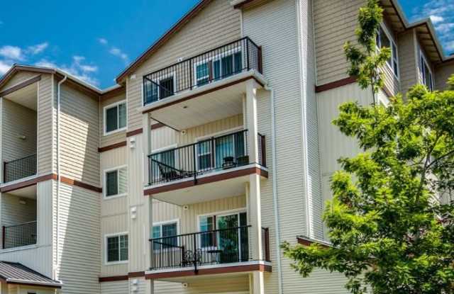 **$500 Off First Full Month's Rent** Overlook at Timberland - Water/Sewer and Detached 1 Car Garage included in the rent. - 11830 Northwest Holly Springs Lane, Beaverton, OR 97229