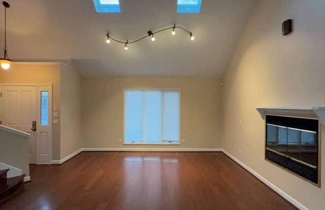 Village at Riverwalk 3bed/2.5 Bath Gallery 4