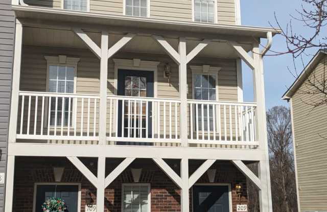 Large 3 Bedroom Townhome in Mooresville photos photos