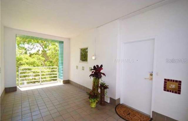 4950 BAYSHORE Boulevard Gallery 4