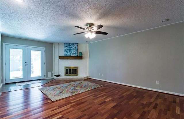 5704 Macrae Street Gallery 3