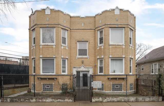 1263 N Springfield Avenue unit: 2 photos photos